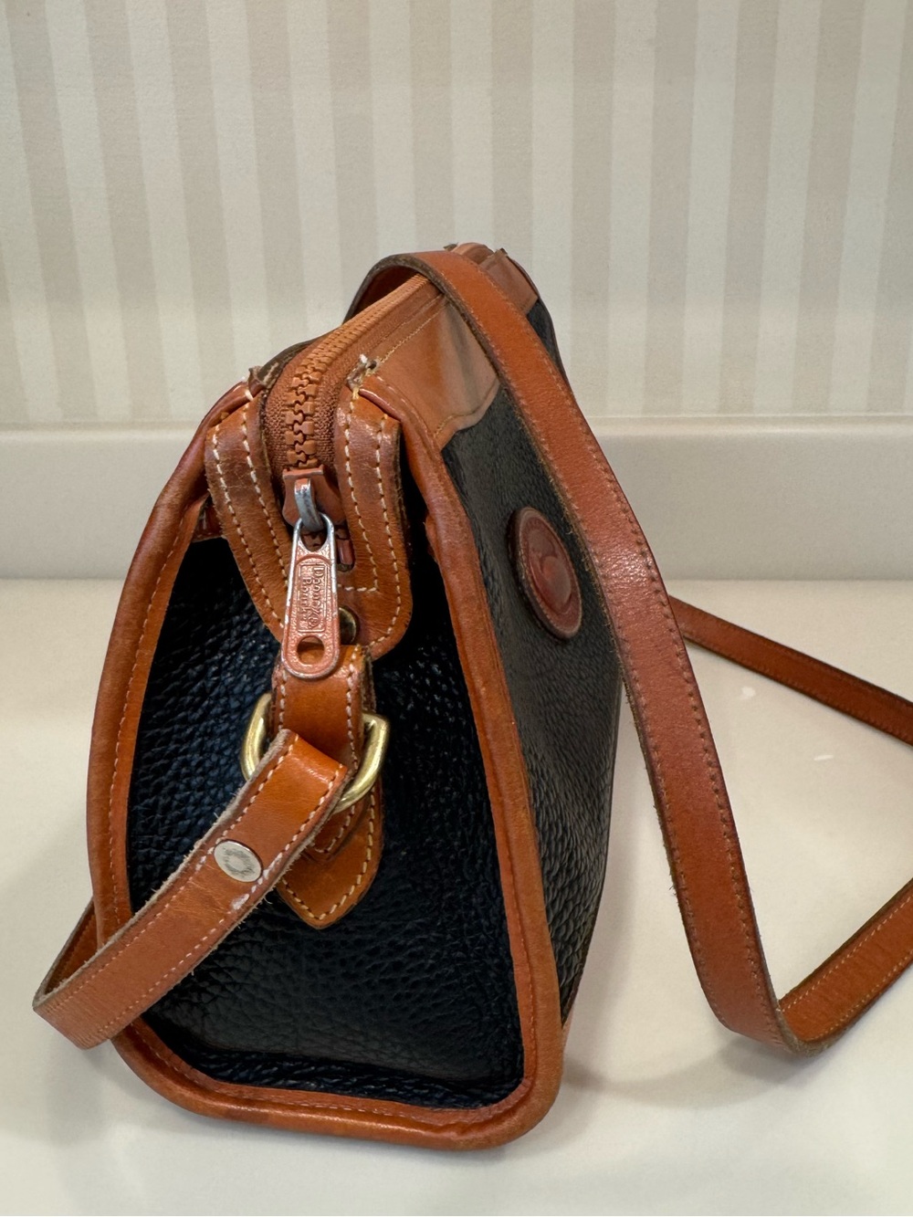 Dooney and Bourke Vintage Black Leather Crossbody Shoulder Bag Made in USA - Picture 7 of 16